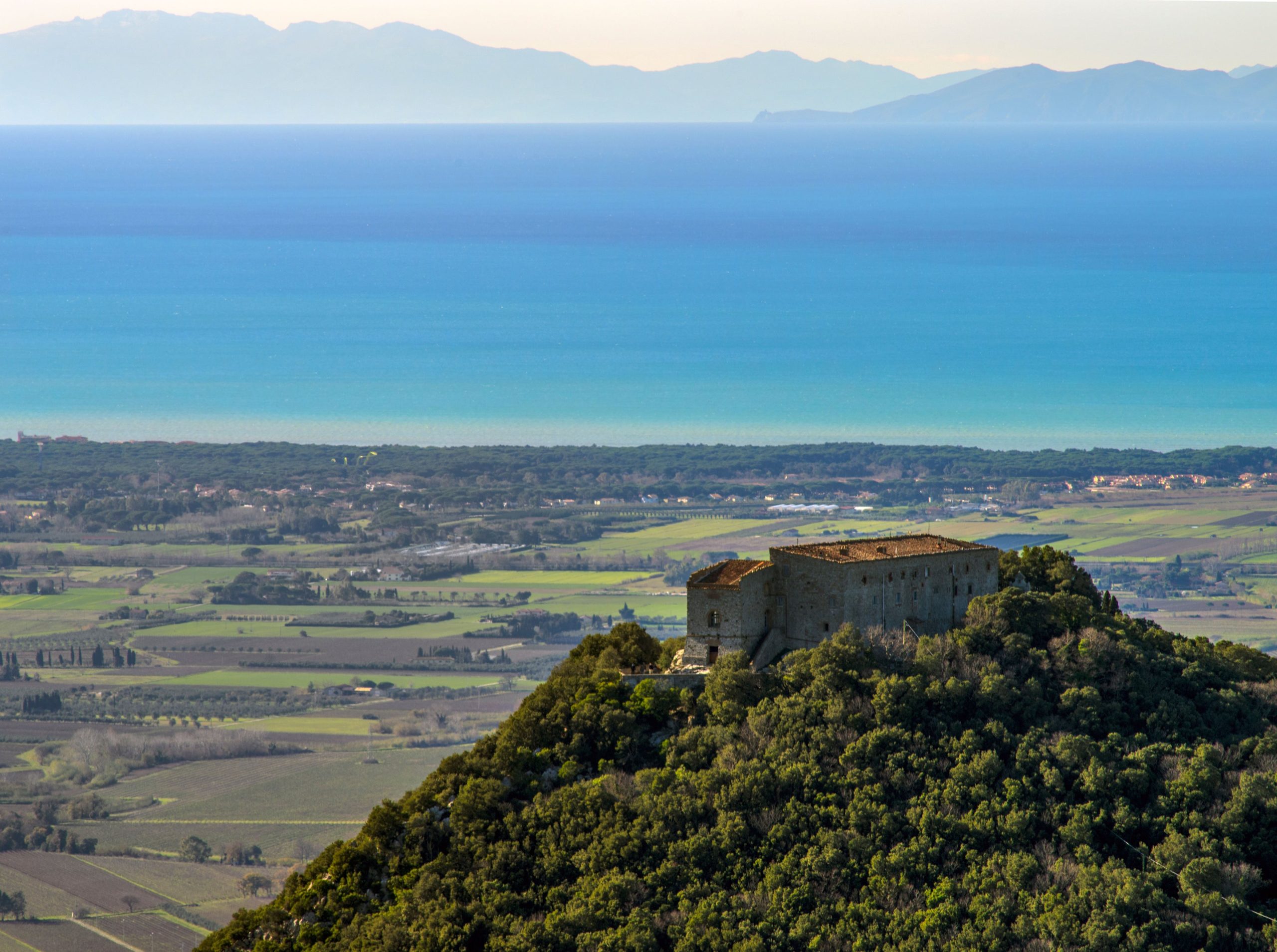 Castiglioncello_Castle_etienne_hunyady_0ee7d5eaf2